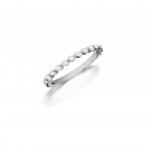 Henri Daussi Platinum band featuring a shared prong single line of round brilliant white diamonds.
